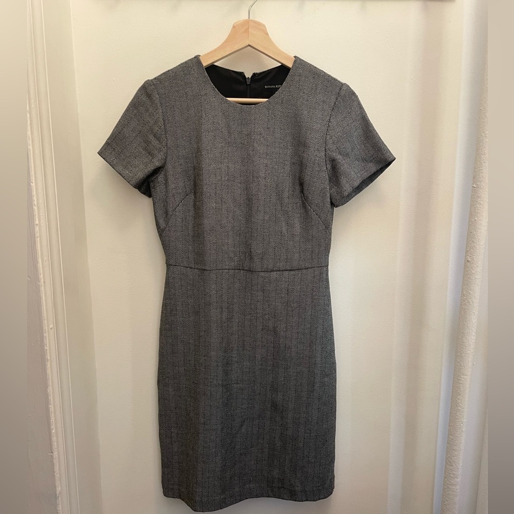 Banana Republic Gray Tweed Short Sleeve Sheath Dress